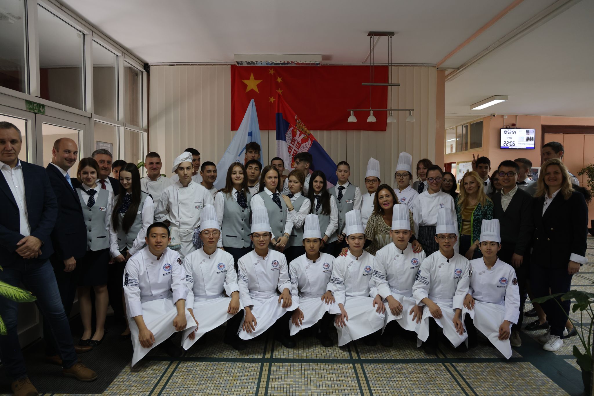 塞尔维亚鲁班工坊赴塞高中开展中式烹饪交流活动